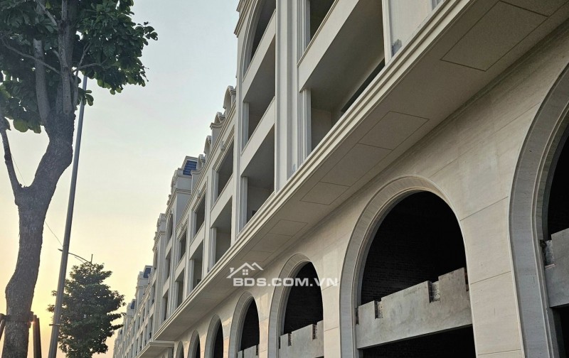 Bán Shophouse ROYAL MANSION Vị Trí Độc Tôn Trung Tâm Ngã 6 TP Bắc Giang .