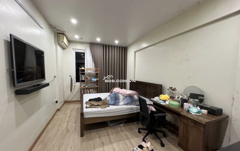 MINH KHAI -30m² -6 tầng - 20m ra mặt phố - ngõ thông