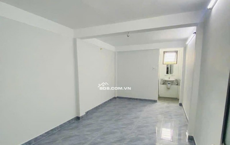 ngôi nhà 70M2, giá bán 4TỶ7, giáp TRƯỜNG HỌC, trước mặt PHẠM VĂN CHÍ, Q6.