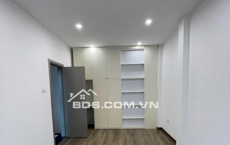 Bán nhà Khương Trung, DT 36m2, 4 tầng, ngõ rộng, 3 bước ra ô tô đỗ, giá nhỉnh 6 tỷ