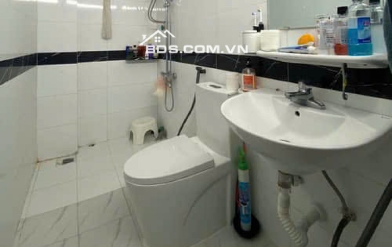 BÁN NHÀ + APARTMENT YÊN HÒA 60M2, 9 PHÒNG, Ở + CHO THUÊ 40TR/ THÁNG, GIÁ 13.5 TỶ