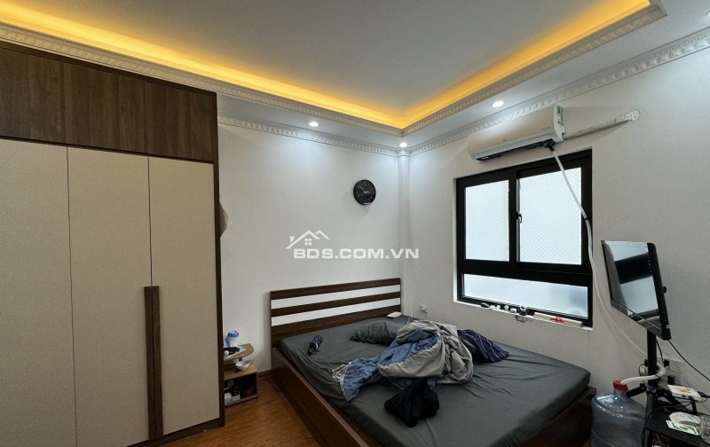 Bán Nhà đẹp, đường Hoàng Như Tiếp, Long Biên,  DT 32m2, 5 tầng giá 5.99 tỷ. 0902318197