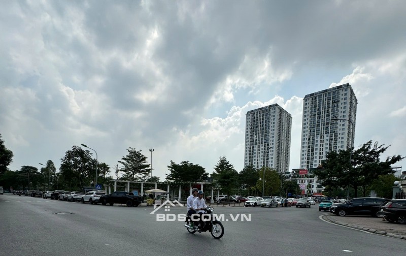 Bán Nhà Lô Góc - Hoàng Minh Đạo - Ô Tô Tránh, Vị Trí Đẹp

 • Diện tích: 57/58m² - Mặt tiền: 4,3m