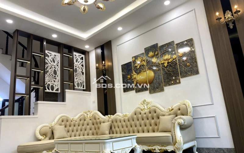 Không gian sống tuyệt vời tại căn nhà 73m2, ngõ ô tô, Long Biên với giá cực kỳ hấp dẫn
