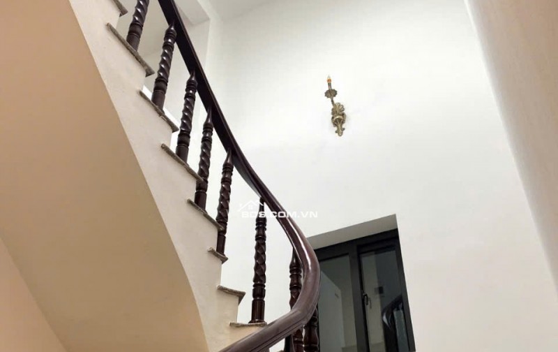 Không gian sống tuyệt vời tại căn nhà 73m2, ngõ ô tô, Long Biên với giá cực kỳ hấp dẫn