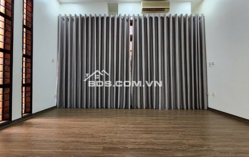 Cần bán CHCC 987 Tam Trinh, Hoàng Mai 70m2 3PN 2WC view Hồ Yên Sở giá nhỉnh 3 tỷ