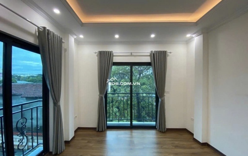 Bán Nhà Đại Học Đại Nam - 44m2,5 tầng - 5m ra ô tô . lh: 0964577405