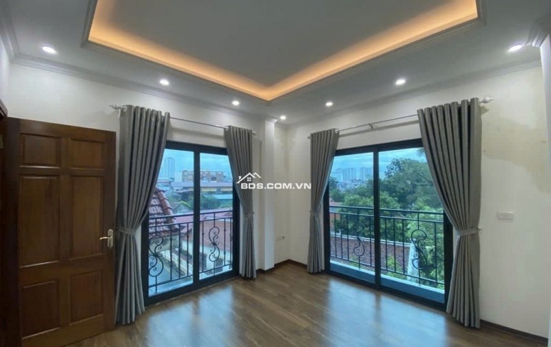 Bán Nhà Đại Học Đại Nam - 44m2,5 tầng - 5m ra ô tô . lh: 0964577405