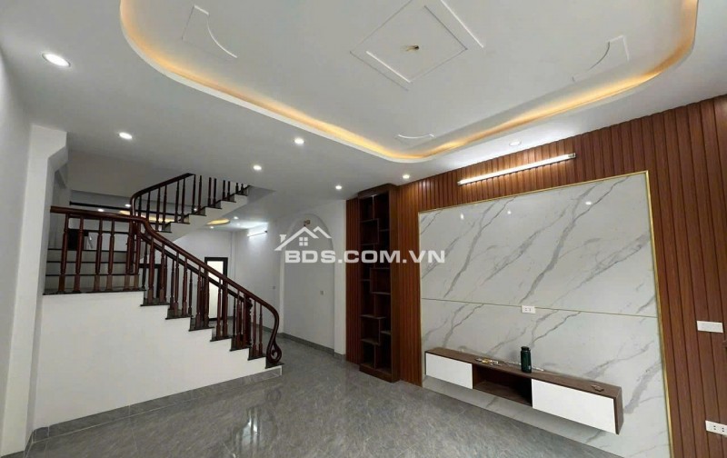 Bán Nhà Đại Học Đại Nam - 44m2,5 tầng - 5m ra ô tô . lh: 0964577405