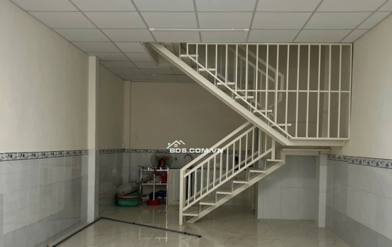 Bán nhà Bình Tân, vị trí đẹp, 32m2(4x8), sẵn SHR, chỉ 3.4 tỷ vào ở ngay. Lh:0977888750