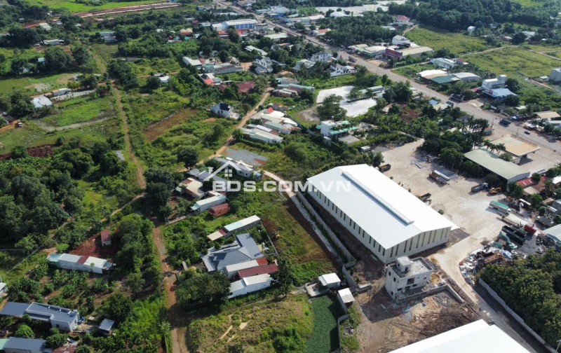 Duy nhất 2 lô (10x25=250m2) mặt tiền QL13 vào 50m, cty sản xuất 10.000m2 trước đất, dân đông như SG