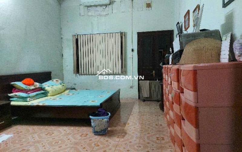 Nhà Ba Đình - Giang Văn Minh hơn 100 triệu/m2, diện tích 40m2 x mặt tiền 4M