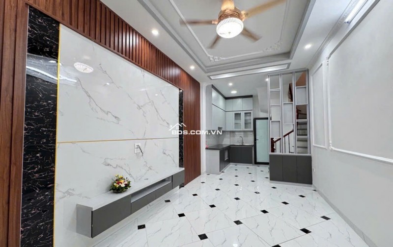 Nhà Đẹp Tu Hoàng Gần Đại Học Công Nghiệp View Thoáng 5 Tầng 32m2 Giá Chỉ 4.35 Tỷ