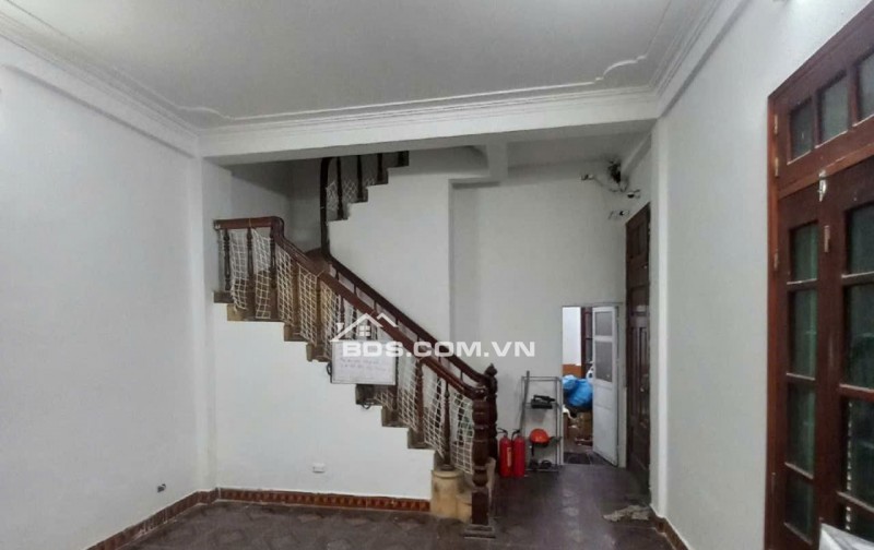 Ngõ phố Pháo Đài Láng, diện tích 65m², 5 tầng 15,9 tỷ