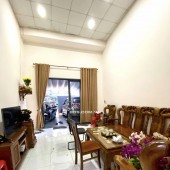 NHÀ  MẶT TIỀN HUỲNH THỊ HAI Vỉa hè 2m - Vài bước chân ra NGUYỄN ẢNH THỦ - Vị trí  ĐẮC ĐỊA - Ngay chợ  NGÃ BA BẦU - XE HƠI 7 CHỖ ngủ trong nhà - KINH