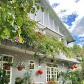 BÁN BIỆT THỰ LÝ NAM ĐẾ SÂN VƯỜN RẤT XINH ĐẸP ĐÀ LẠT THÍCH HỢP VỚI DÂN YÊU HOA VIEW ĐỒI NÚI