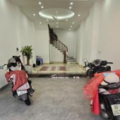 NHÀ ĐẸP - GARA OTO - NGÕ THÔNG  CÁC  NGẢ Ô TÔ TRÁNH - KINH DOANH Buôn Bán 

Bát Khối Long Biên 45 M2x 5 tầng hơn  6.5 tỷ