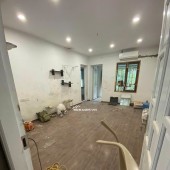 Bán tập thể tầng 3 lô góc Hồ Tùng Mậu, 2 ngủ, nhà đang sơn sửa đẹp sẵn vào ở