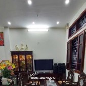 Nhà Ba Đình mặt tiền đẹp, lớn 6m x 43m2, tiện ích xung quanh thuận lợi, dân trí cao, an ninh tốt.