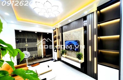 Bán nhà mới phố Trại Cá quận Hai Bà Trưng 3 tầng 42m2 giá nhỉnh 5 tỷ