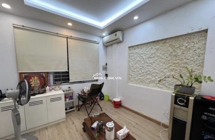 MINH KHAI -30m² -6 tầng - 20m ra mặt phố - ngõ thông