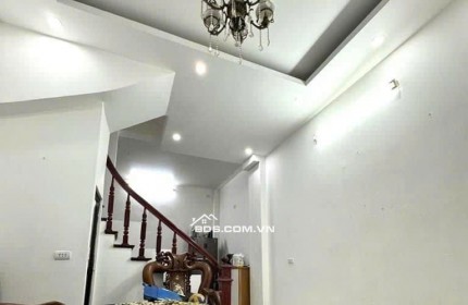 Bán nhà TRUNG TÂM ĐỐNG ĐA vị trí cực đẹp 30m2 x 4 tầng - Sổ đỏ sẵn - chỉ 5.x tỷ. Lh:0965135166.