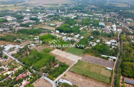 Đất ngộp chính chủ hơn 1000m2 có sẵn 100m2 thổ cư, view Suối giá 310tr