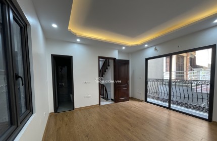 Nhà phố Đội Cấn 40m2 x 6 tầng. Thang máy.