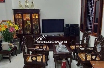 Nhà Ba Đình mặt tiền đẹp, lớn 6m x 43m2, tiện ích xung quanh thuận lợi, dân trí cao, an ninh tốt.