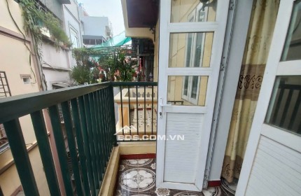 Ngõ phố Pháo Đài Láng, diện tích 65m², 5 tầng 15,9 tỷ