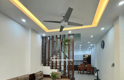 NHÀ ĐEP NGỌC LÂM 40M, 7 TẦNG, THANG MÁY TRUNG TÂM, TIÊN ÍCH, NHỈNH 10 TỶ