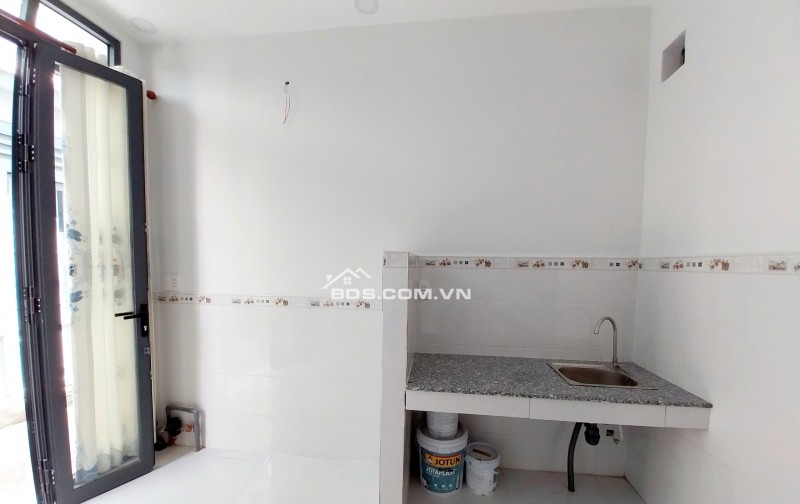 Bán nhà nguyên căn trong hẻm Q8 HCM Hẻm lớn xe hơi vào vừa Ngang 3m dài 5,5m 1 lầu, 1 tolet, ban công nhỏ.  1.200.000.000 Phước 0799619492