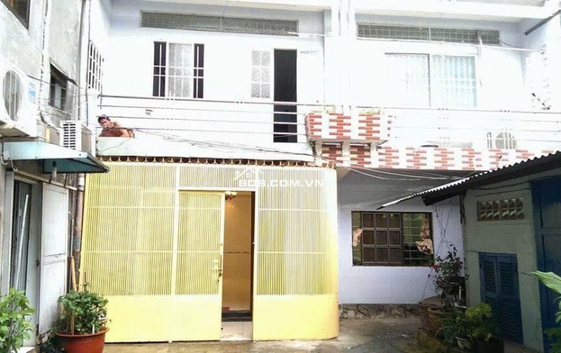 Cho thuê nhà nguyên căn P6Q8 – DTSD 112m2 – giá 9tr/th cọc 1 tháng. Lh:0903078807 – 0908570047.