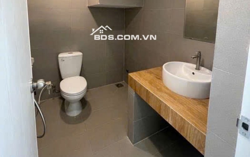 BÁN NHÀ TRẦN VĂN QUANG, TRỆT 1 LẦU 2PN 2WC Gía chỉ 5.X TỶ ( KH thiện chí X như không có)