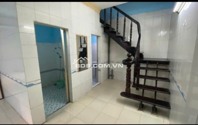 Cho thuê nhà nguyên căn P6Q8 – DTSD 112m2 – giá 9tr/th cọc 1 tháng. Lh:0903078807 – 0908570047.