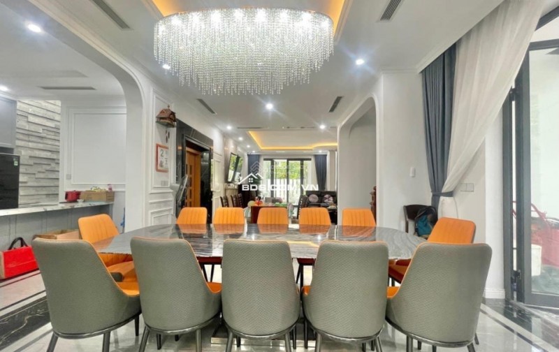 Bán biệt thự Ciputra Hà Nội diện tích 300m2 đường đôi 40m giá rẻ chỉ 105 tỷ LH 0985 680 788