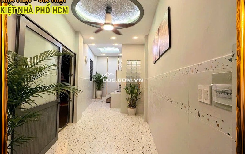 Bán nhà Quận 6, sát đường Hậu Giang, 2 tầng, 23m2, hẻm 3m, 3.2 tỷ