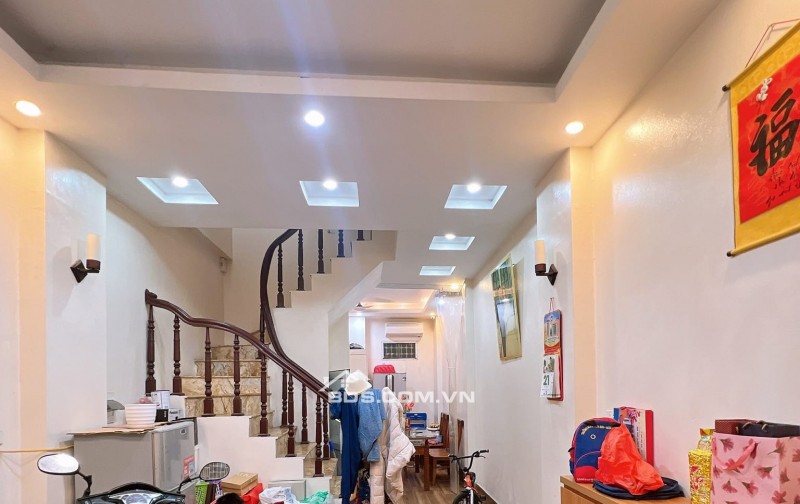Nhà Định Công cần bán, ngõ to như phố ô tô lao vun vút,kinh doanh cho thuê dòng tiền 30tr/1 tháng. Nhà 5 tầng chủ tự xây đẹp chắc chắn mặt tiến