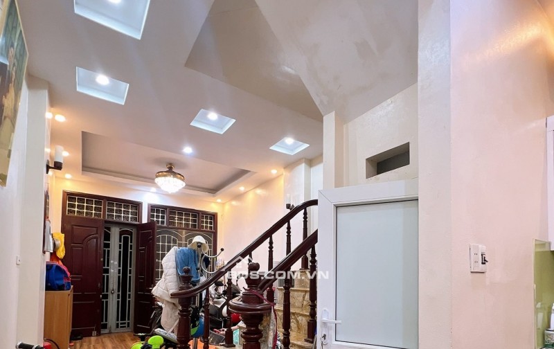Nhà Định Công cần bán, ngõ to như phố ô tô lao vun vút,kinh doanh cho thuê dòng tiền 30tr/1 tháng. Nhà 5 tầng chủ tự xây đẹp chắc chắn mặt tiến
