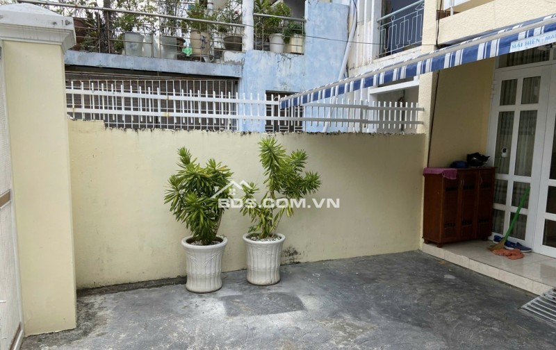 Cần bán gấp nhà hẻm Hoàng Diệu, Vĩnh Nguyên, Nha Trang, diện tích 134m2, giá chỉ 60 triệu/m2. Chủ cần chuyển nhượng nhanh chóng!