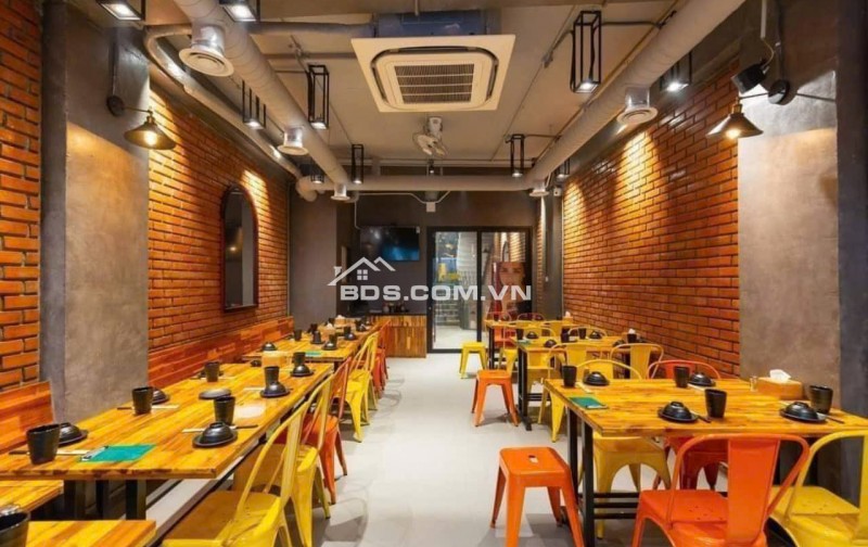 Cho thuê mặt bằng kinh doanh phố Thái Hà, MT 5.5m, Phù hợp KD hàng ăn, cafe, vị trí đẹp, để xe rộng