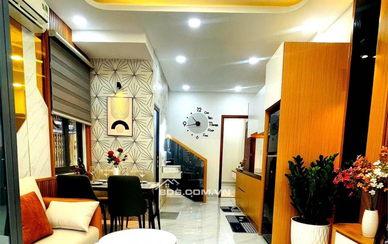 Bán nhà 40m2, 2 tầng, 3PN, HXH Lê Quang Định, Gò Vấp, 5.9 tỷ