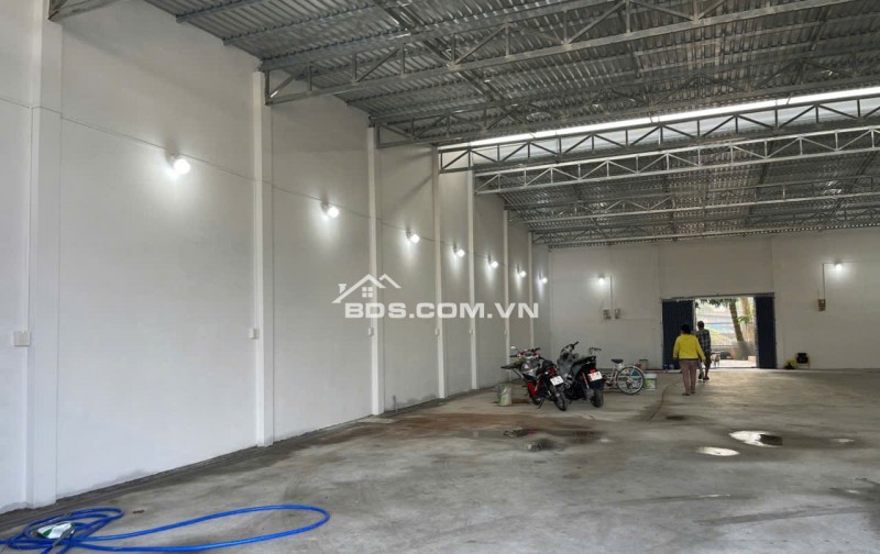 91. Cho Thuê Kho Xưởng 300M² Có Sân Sau Mặt Sông Nhỏ