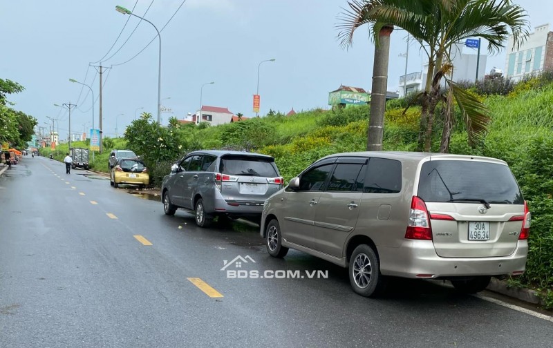 NHÀ ĐẸP PHỐ THƯỢNG THANH long biên phun nôi thât  oto vào nhà