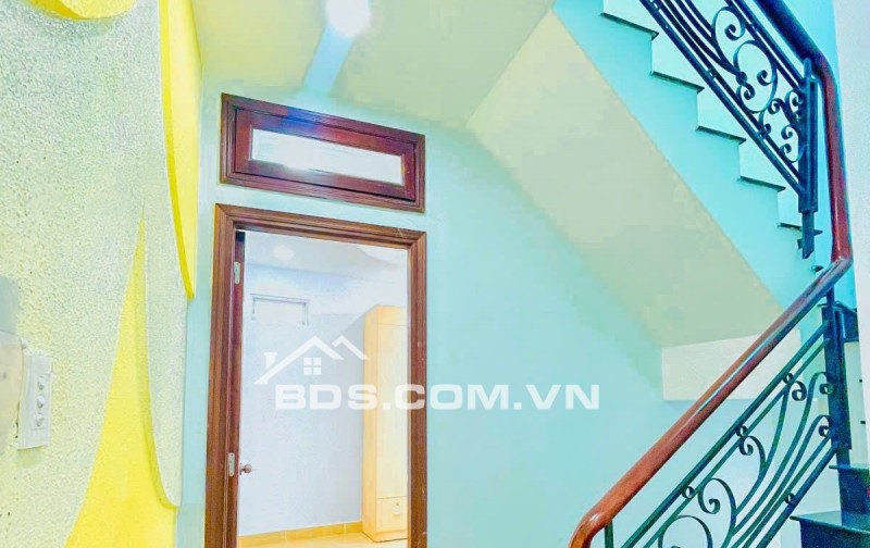 Bán nhà Hoàng Hoa Thám - HXH 7c - DTsd 205m2 - 360 Triệu/Y