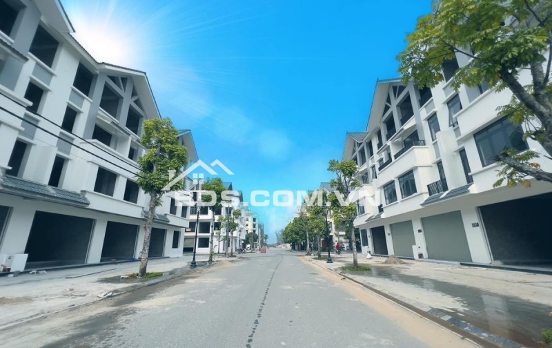 Cần bán gấp,bán cắt lỗ nhà liền kề 15 diện tích 100m2, view biệt thự, KĐT Hinode Royal Park giá cực tốt