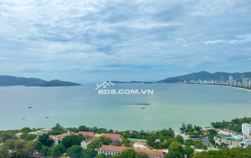 Bán Căn Hộ View Biển Nha Trang và View Thành Phố, View Tháp bà Ponagar  Cách Bãi tắm Hòn Chồng 400 mét đi bộ.