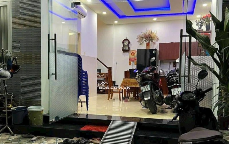 Bán nhà 3 tầng Vĩnh Hiệp Nha trang 79m2