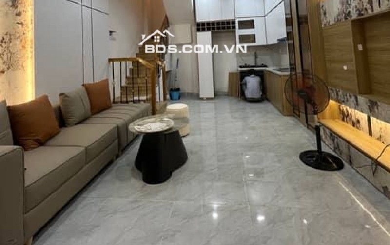 Nhà tại ngõ thông giữa Lê Trọng Tấn và Hoàng Văn Thái, vị trí đẹp, cách ngõ ô tô tránh chỉ 10m, thuận tiện đi lại. Giá: 6.95 tỷ, diện tích 178 m².
