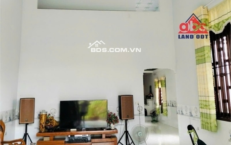 NP986 Bán Nhà Đẹp.  thiết nhà 1 trệt 1 lầu, không gian lý tưởng. gần UBND Phường.